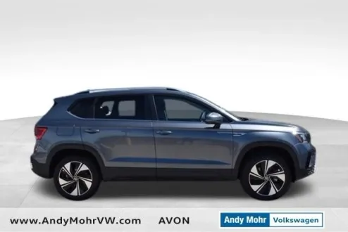 2024 Volkswagen Taos SE photo 3