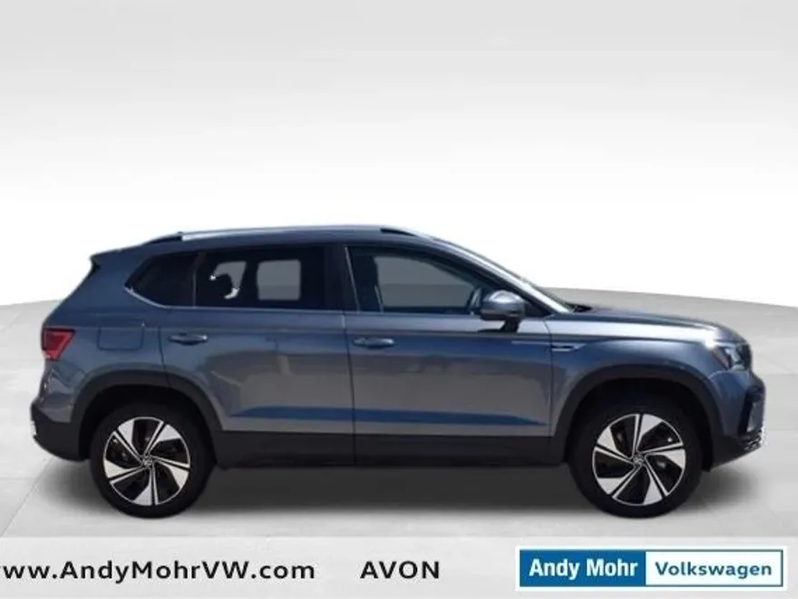 2024 Volkswagen Taos SE photo 3
