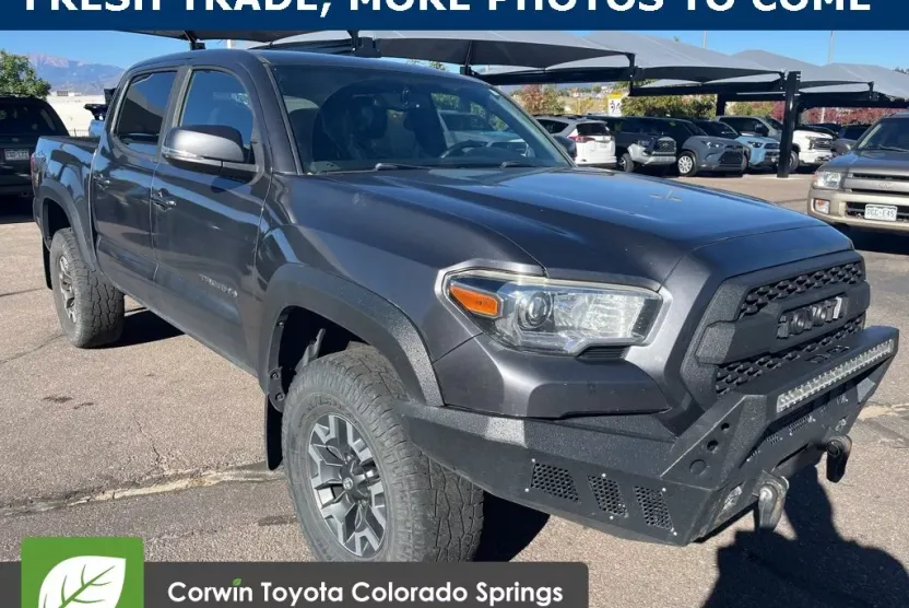 2017 Toyota Tacoma TRD V6 photo 1