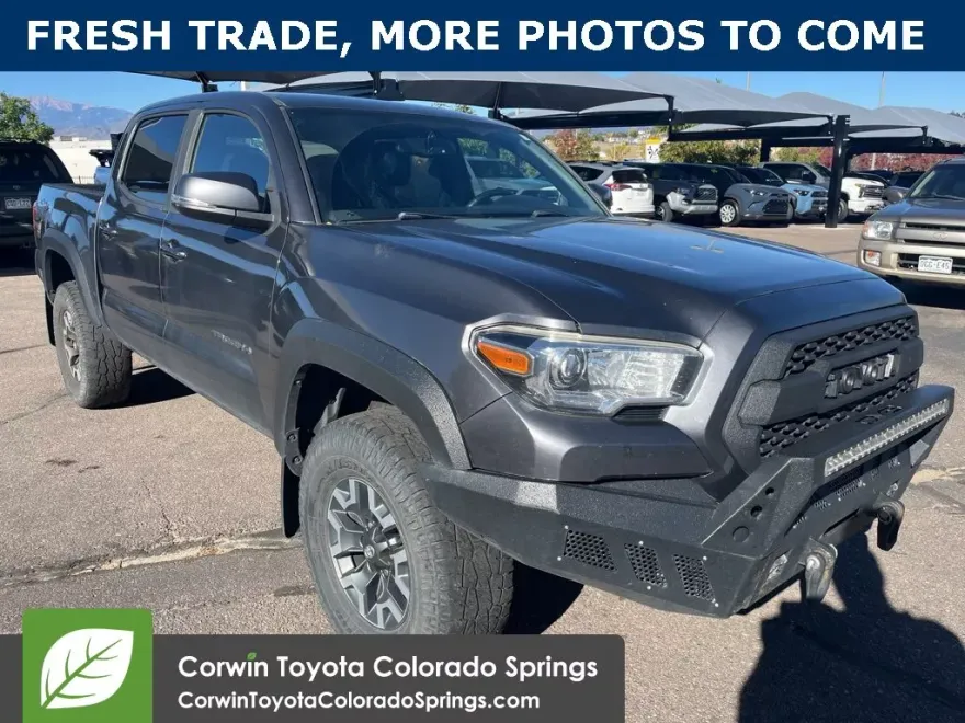 2017 Toyota Tacoma TRD V6 photo 1