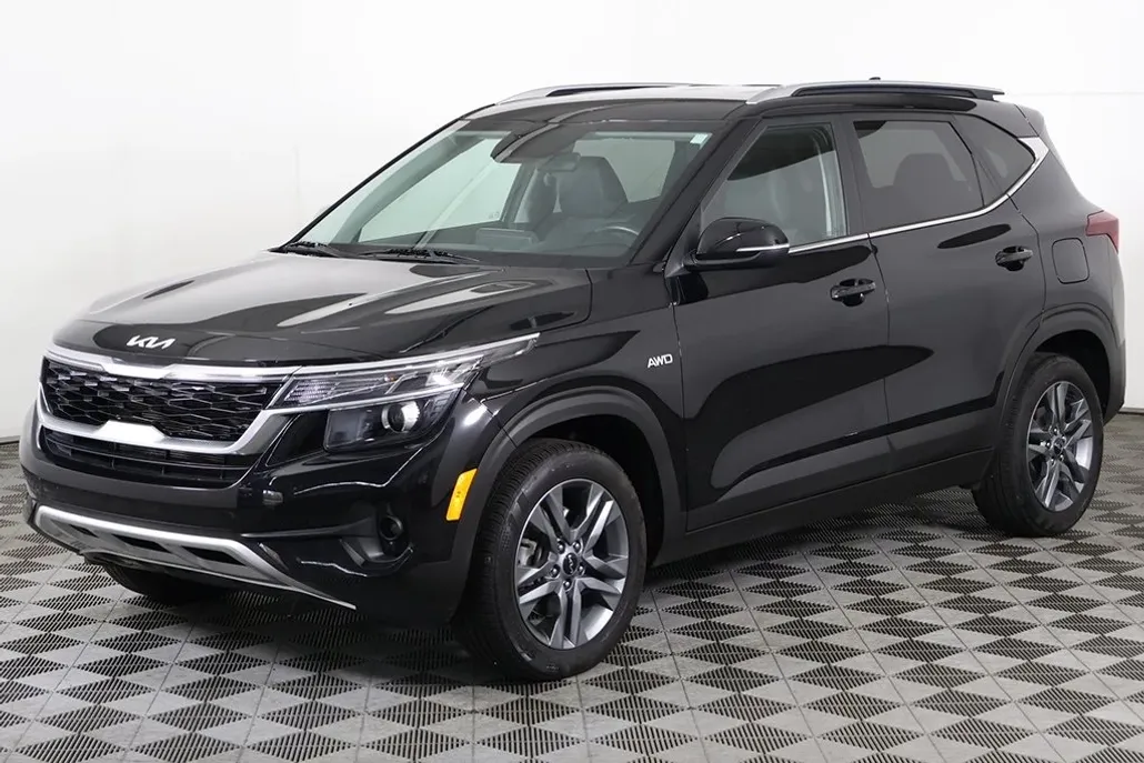 2023 Kia Seltos S photo 1