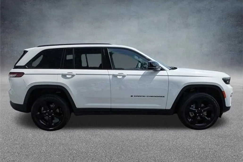 2023 Jeep Grand Cherokee Altitude photo 1