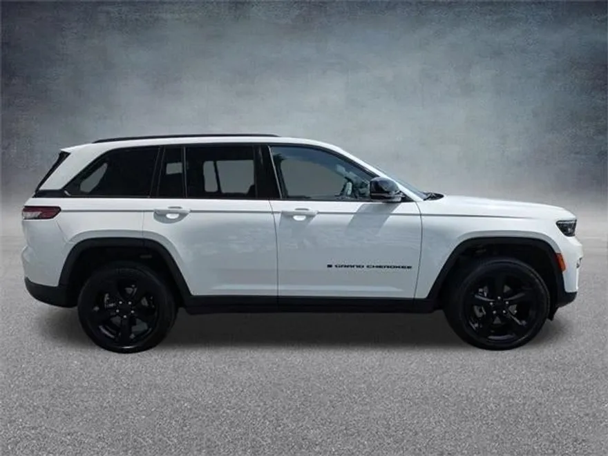 2023 Jeep Grand Cherokee Altitude photo 1