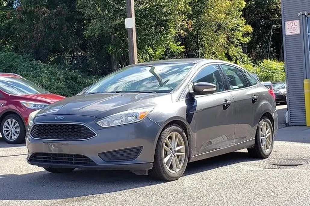 2017 Ford Focus SE photo 1