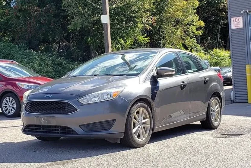 2017 Ford Focus SE photo 1