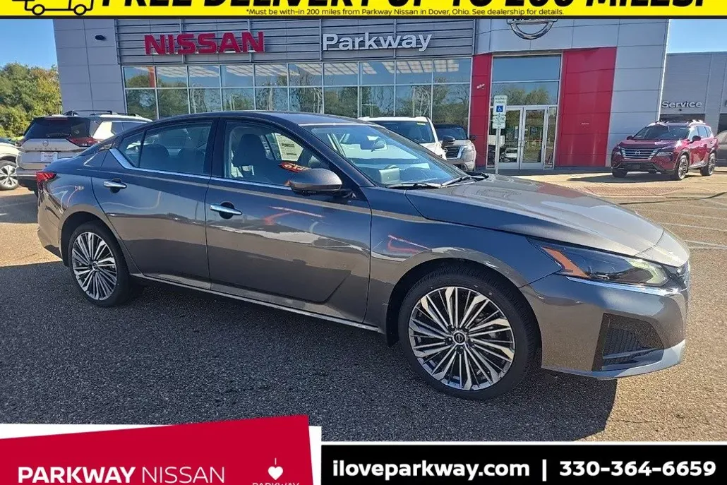 2025 Nissan Altima SL photo 1