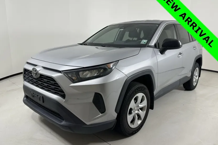 2022 Toyota RAV4 LE photo 1