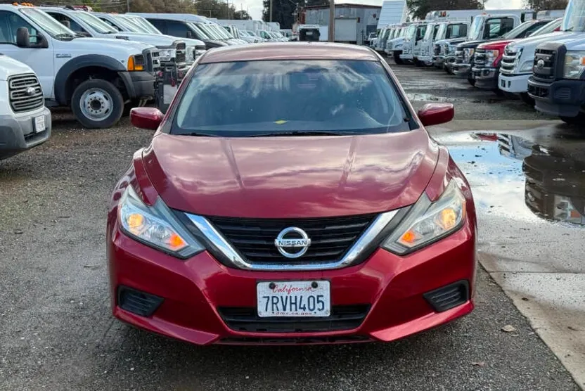 2016 Nissan Altima 2.5 photo 1