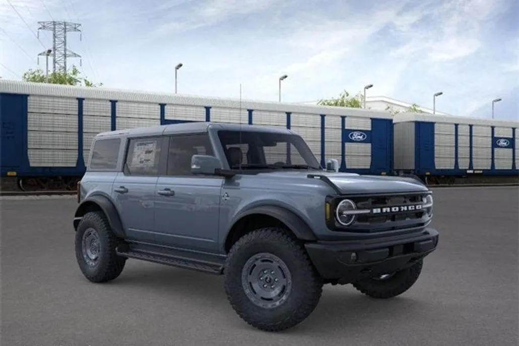 2025 Ford Bronco Outer Banks photo 1