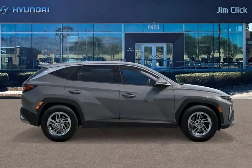 2026 Hyundai Tucson SE photo 1