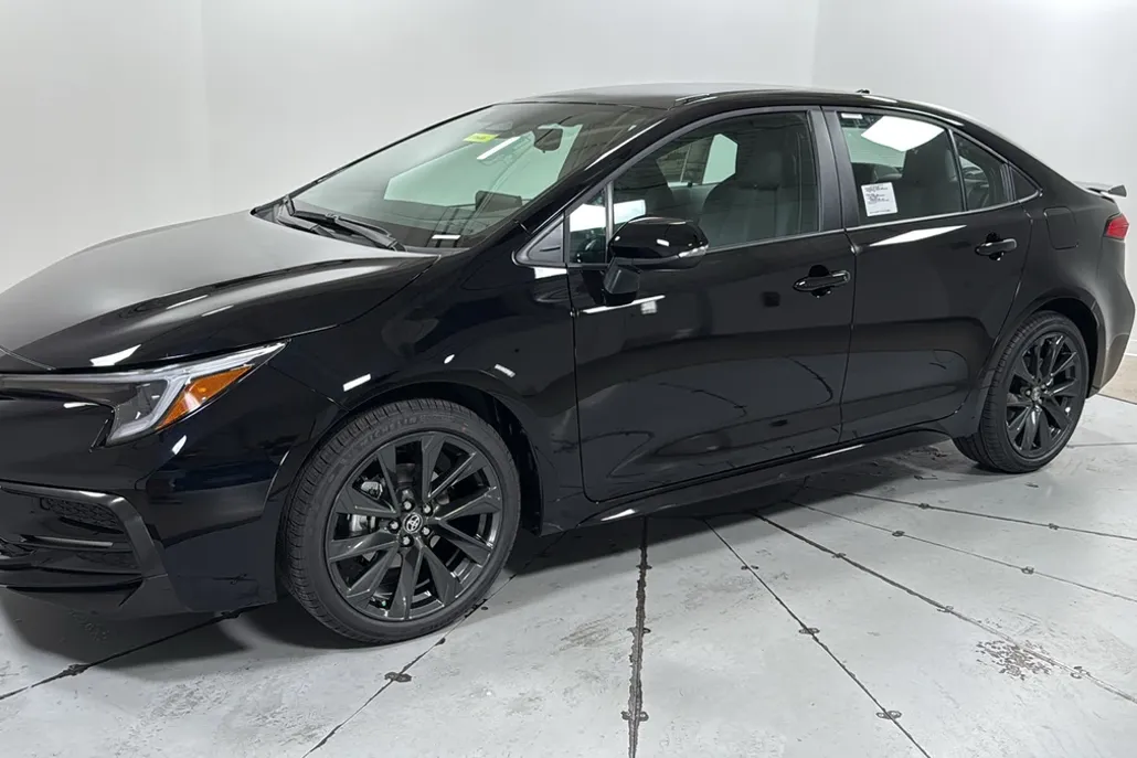 2026 Toyota Corolla SE photo 1