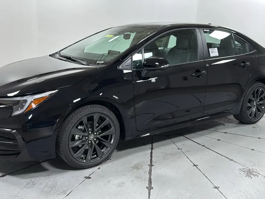 2026 Toyota Corolla SE photo 1