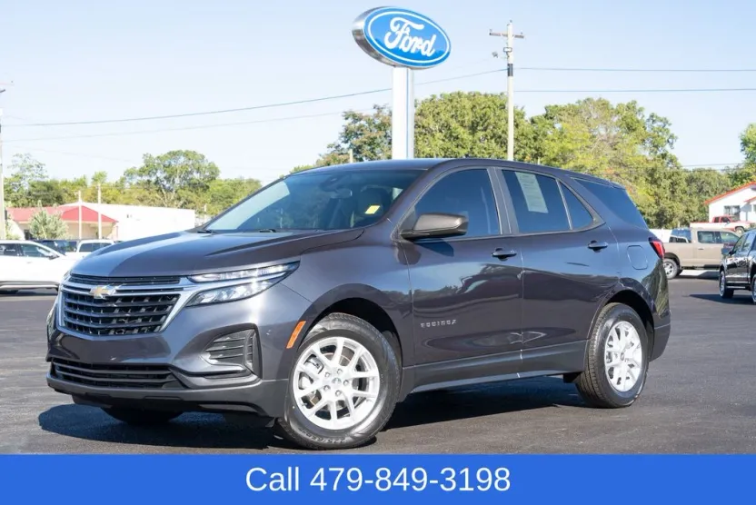 2022 Chevrolet Equinox LS photo 1