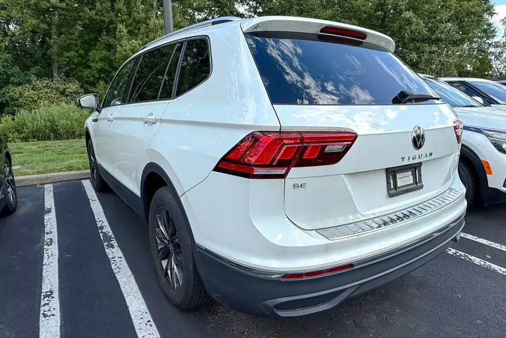 2023 Volkswagen Tiguan SE photo 1