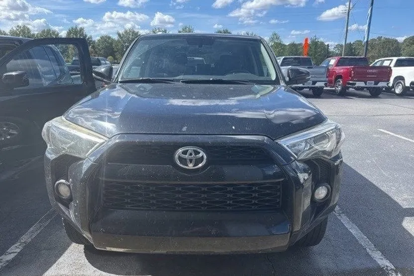 2018 Toyota 4Runner SR5 photo 1