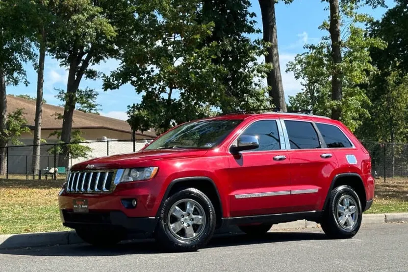 2011 Jeep Grand Cherokee Laredo photo 1
