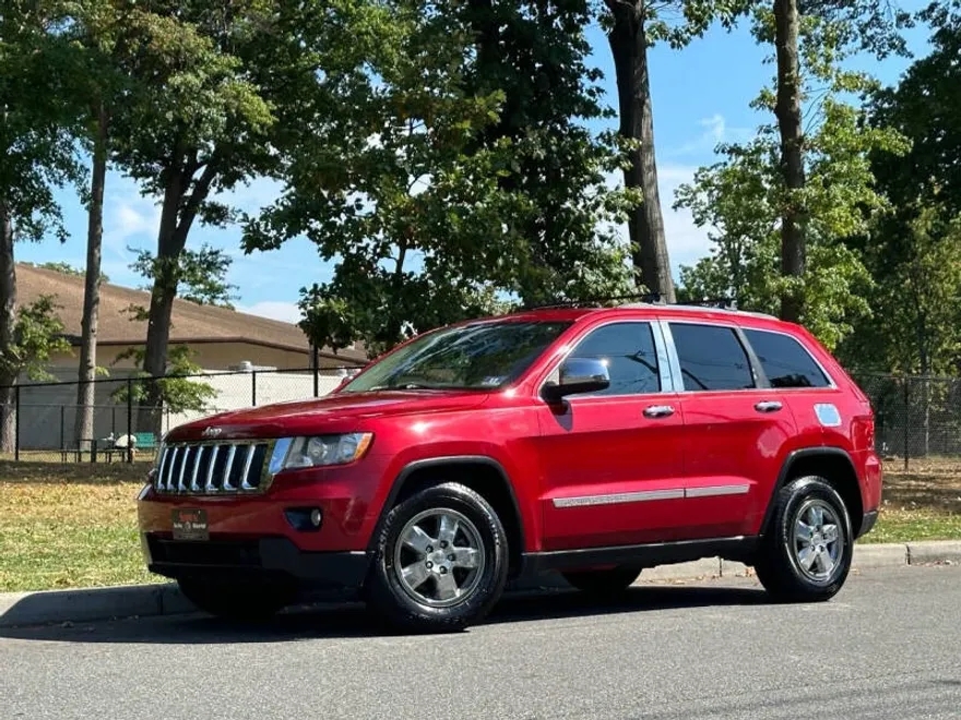 2011 Jeep Grand Cherokee Laredo photo 1