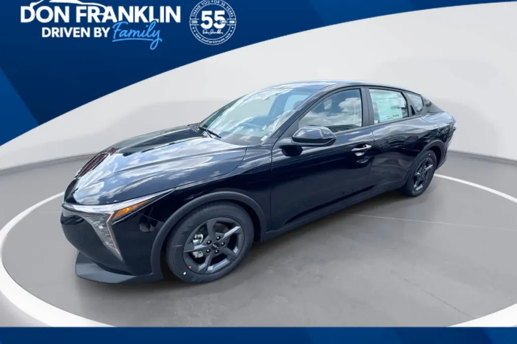 2025 Kia K4 LXS photo 1
