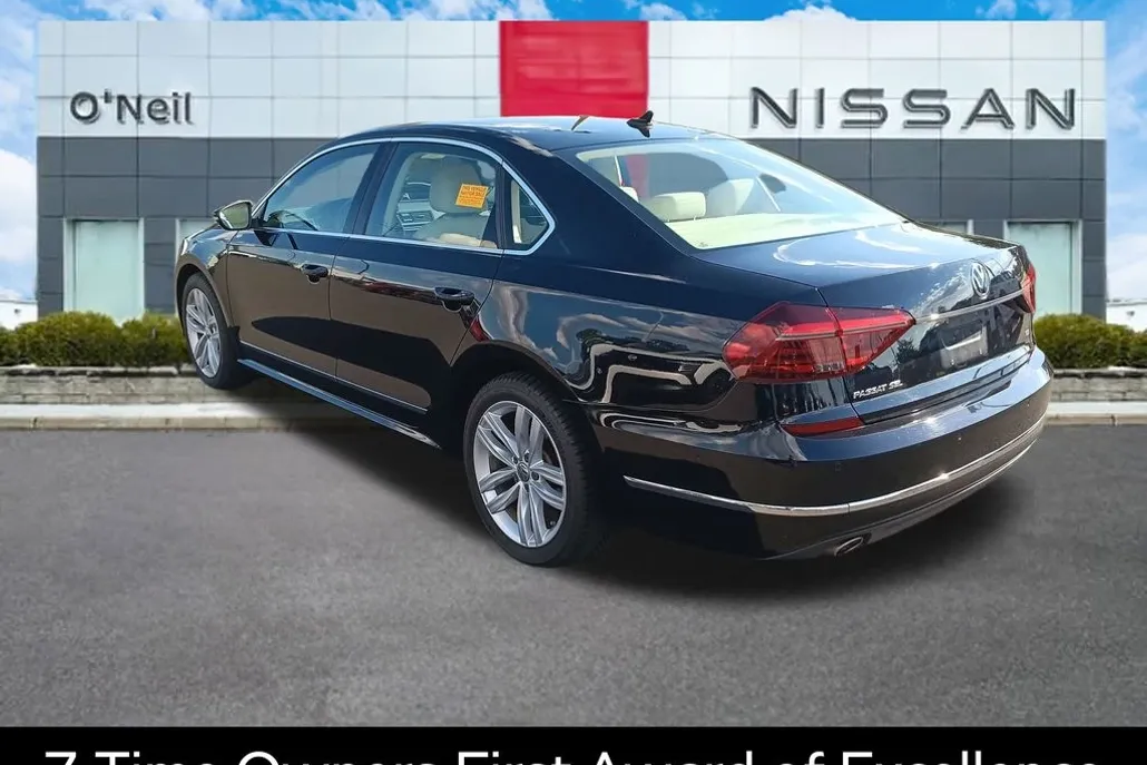 2018 Volkswagen Passat 2.0T SEL Premium photo 1