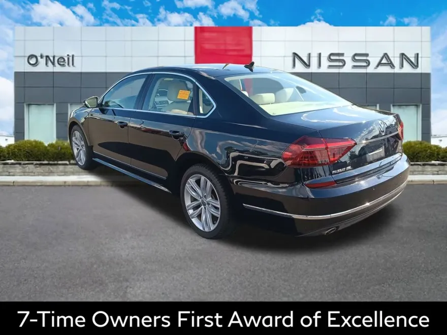 2018 Volkswagen Passat 2.0T SEL Premium photo 1