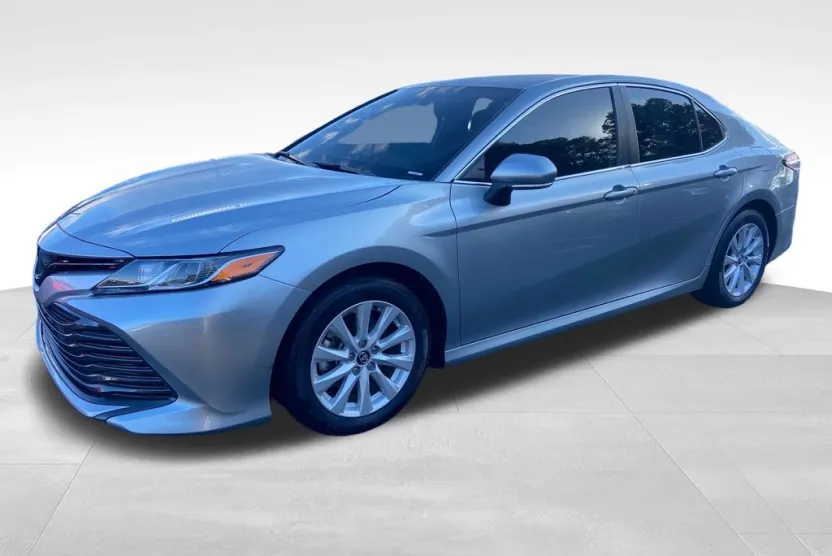 2020 Toyota Camry LE photo 1