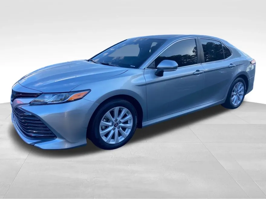 2020 Toyota Camry LE photo 1