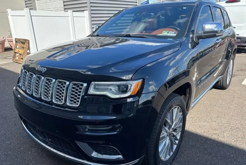 2017 Jeep Grand Cherokee Summit photo 1