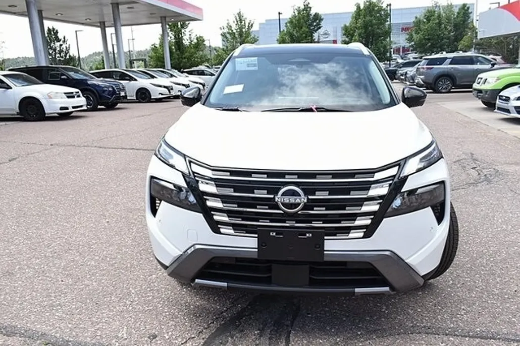2025 Nissan Rogue SL photo 1