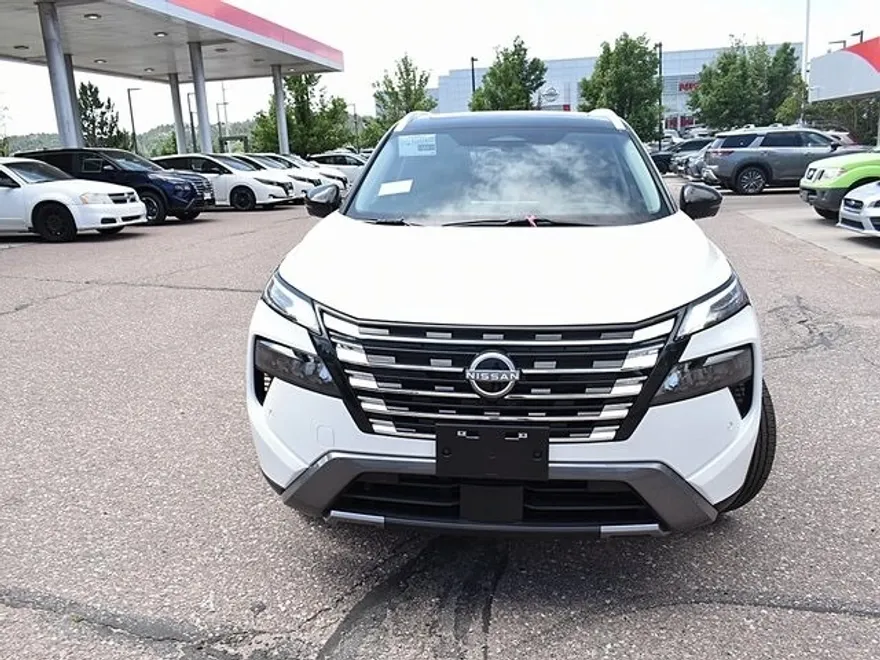 2025 Nissan Rogue SL photo 1