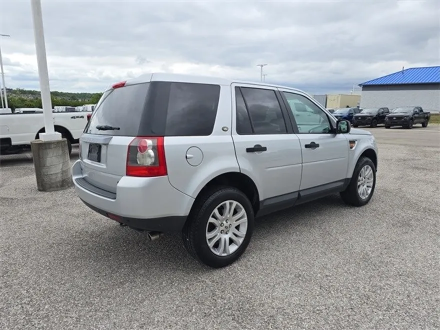 2008 Land Rover LR2 SE photo 1