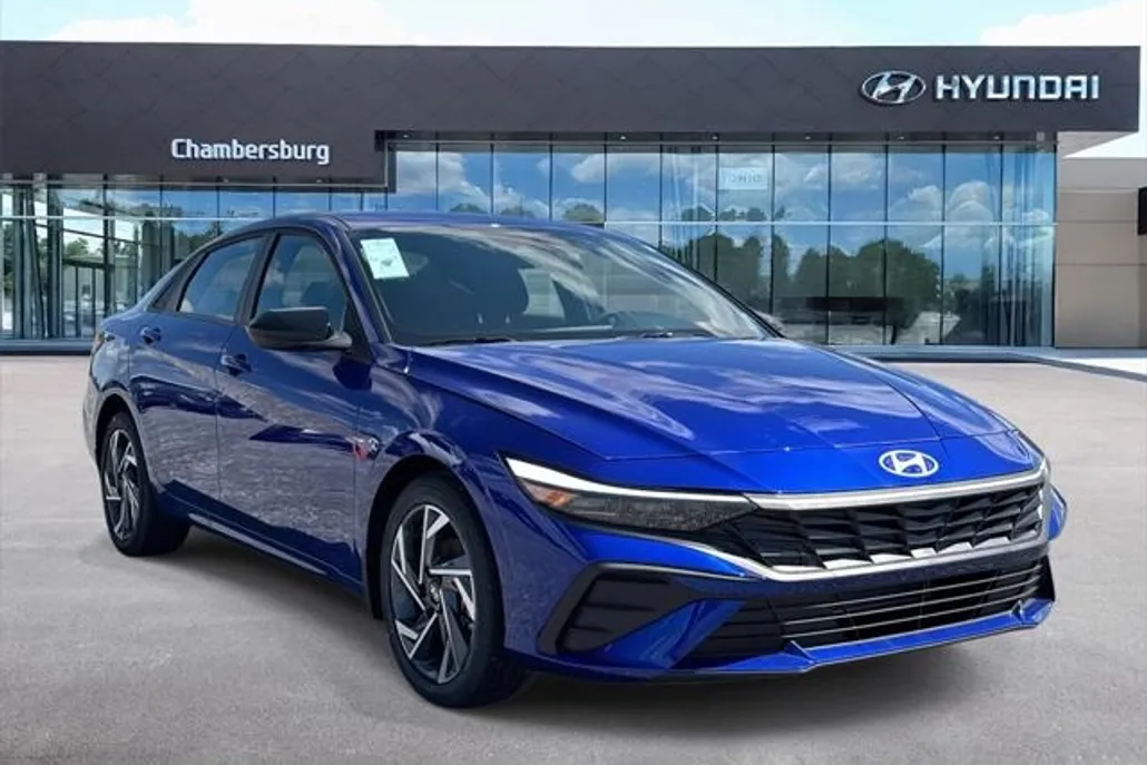 2025 Hyundai Elantra SEL Sport photo 1