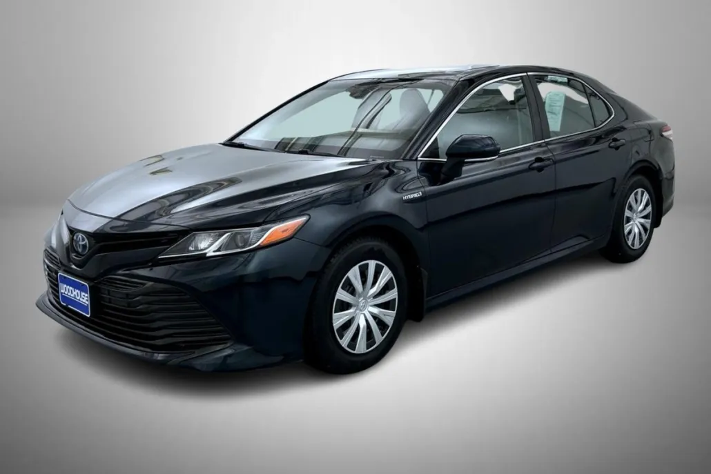 2020 Toyota Camry Hybrid LE photo 1