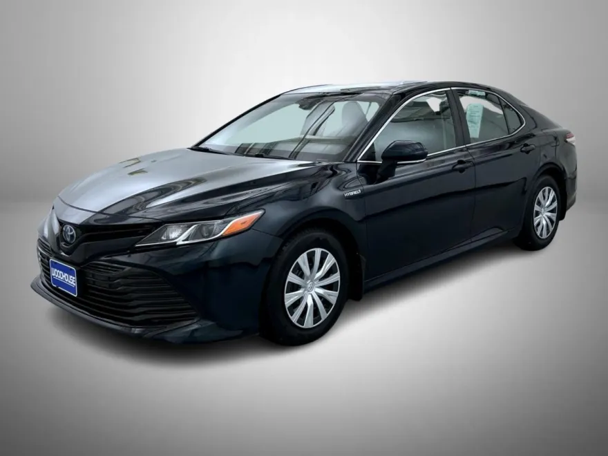 2020 Toyota Camry Hybrid LE photo 1