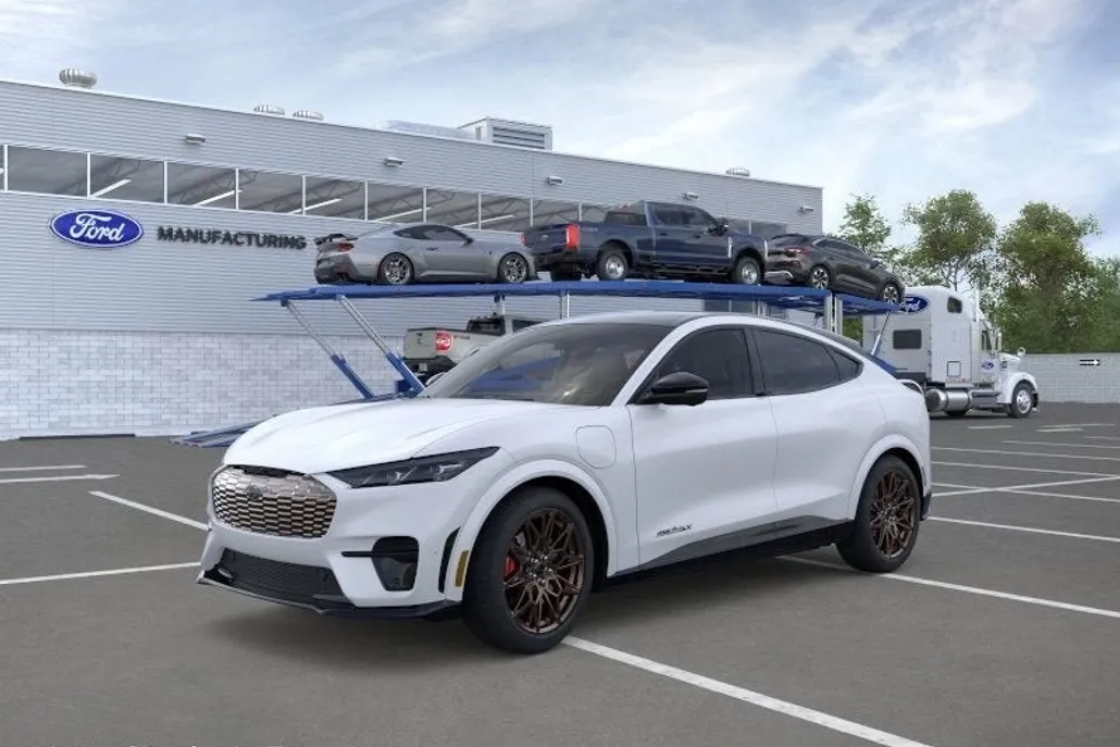 2025 Ford Mustang Mach-E GT photo 1