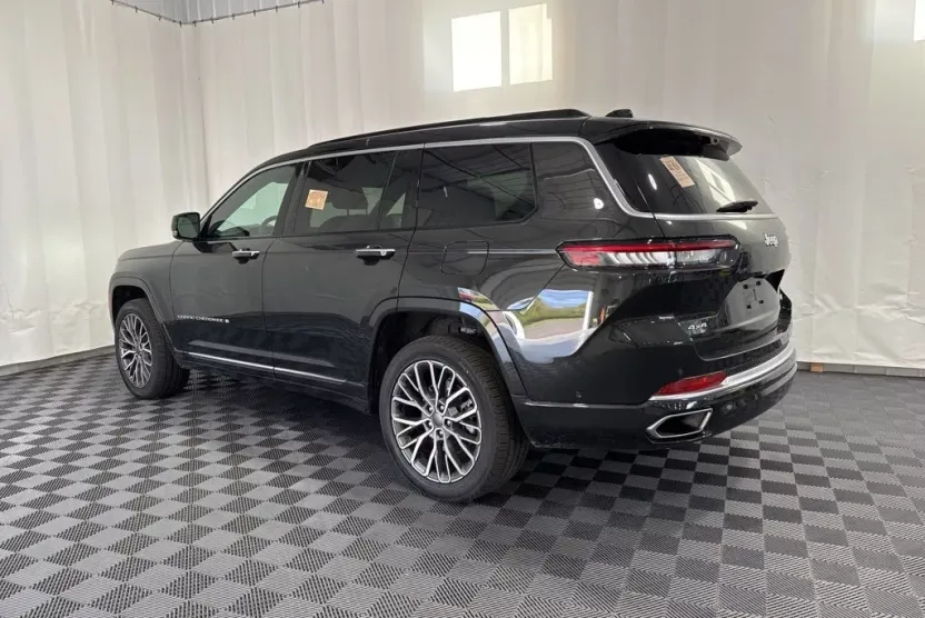 2024 Jeep Grand Cherokee L Summit photo 1