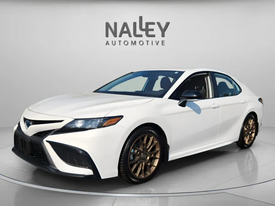 2023 Toyota Camry Hybrid SE photo 1