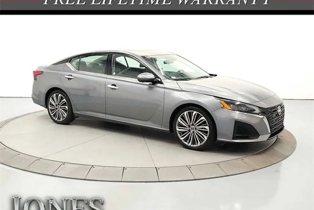 2023 Nissan Altima 2.5 SL photo 1