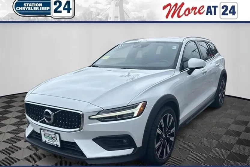 2021 Volvo V60 Cross Country T5 photo 1