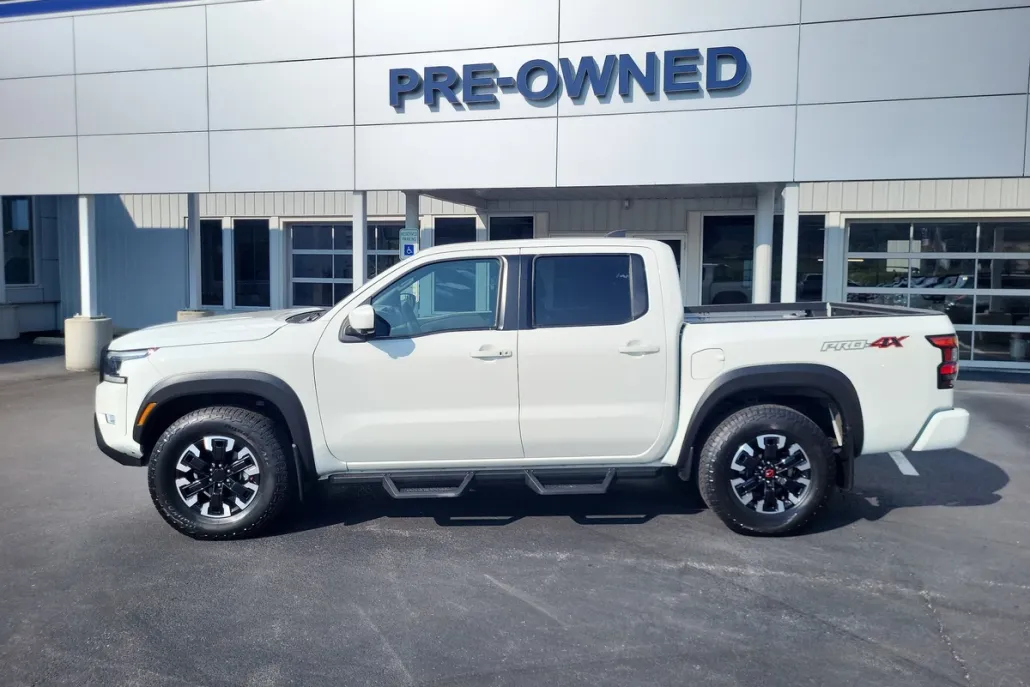2023 Nissan Frontier Crew Cab PRO-4X photo 1
