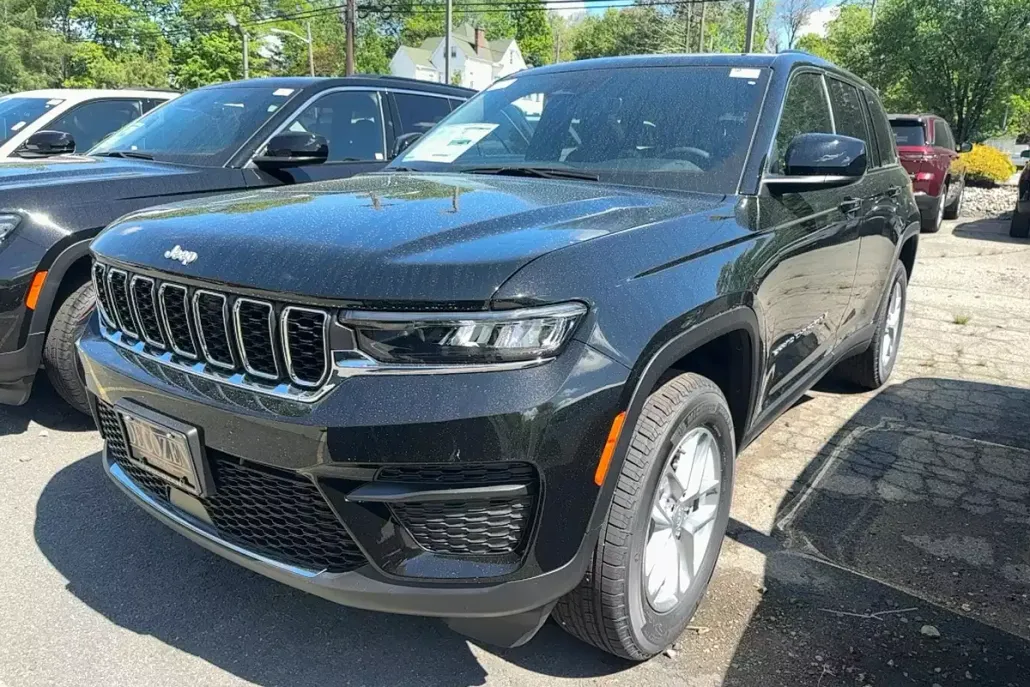2025 Jeep Grand Cherokee Laredo X photo 1