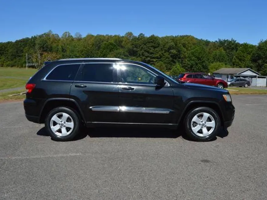 2012 Jeep Grand Cherokee Laredo photo 1