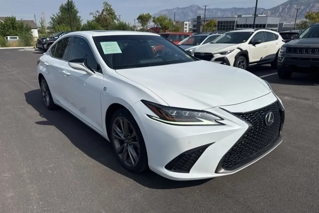 2019 Lexus ES F SPORT photo 1