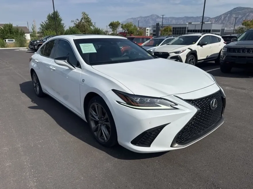 2019 Lexus ES F SPORT photo 1