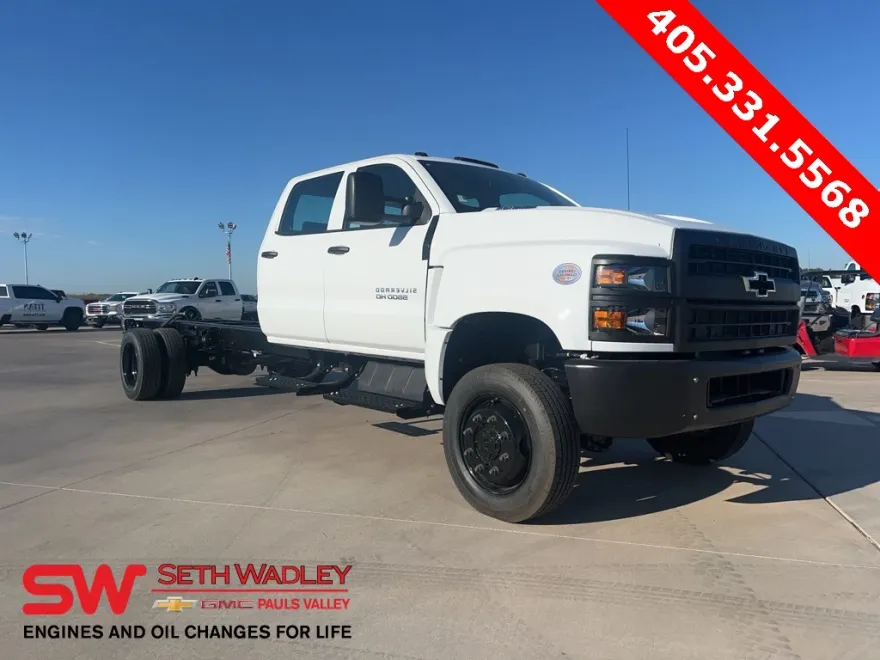 2024 Chevrolet Silverado 5500HD photo 1