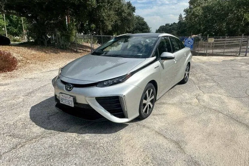 2017 Toyota Mirai photo 1