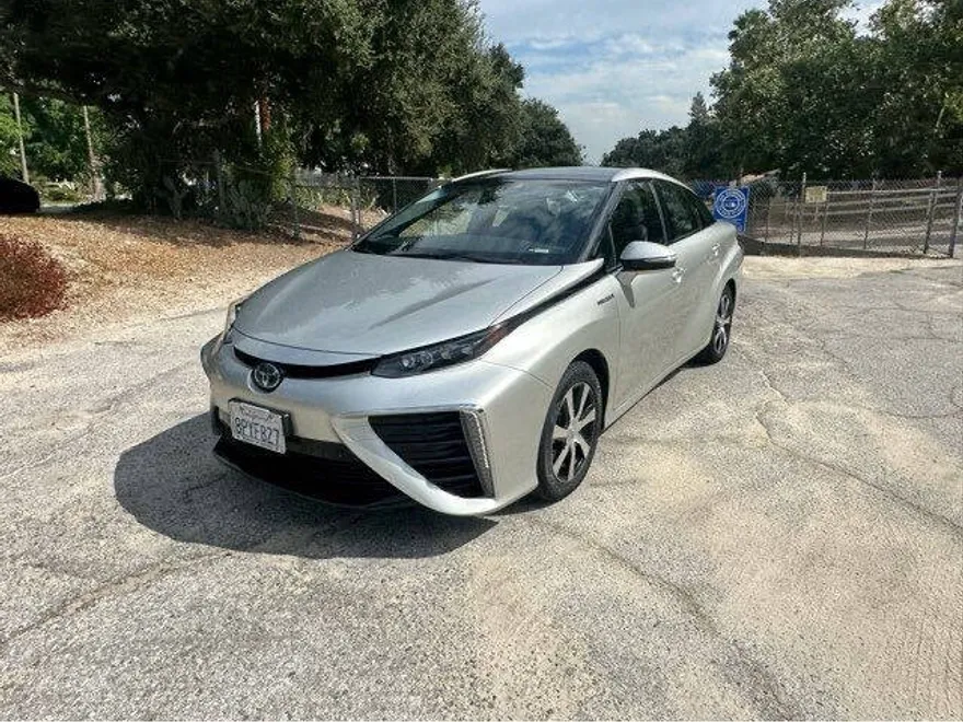 2017 Toyota Mirai photo 1