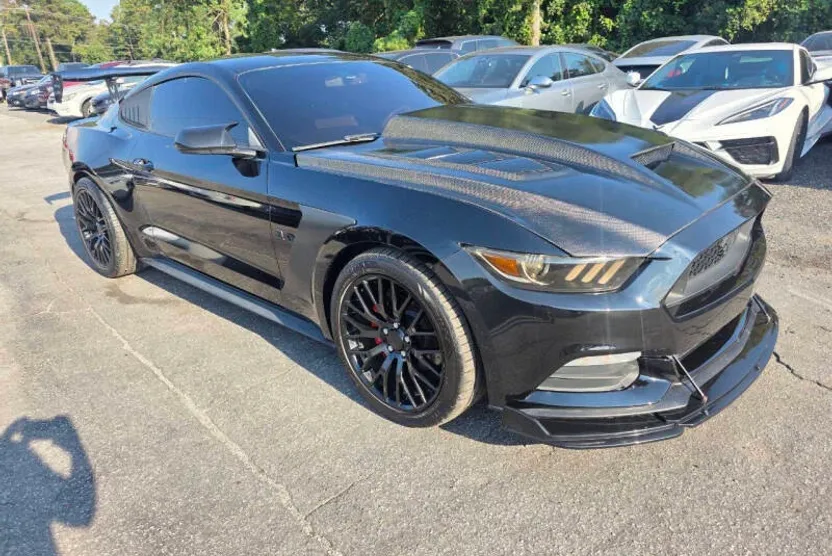 2015 Ford Mustang V6 photo 1