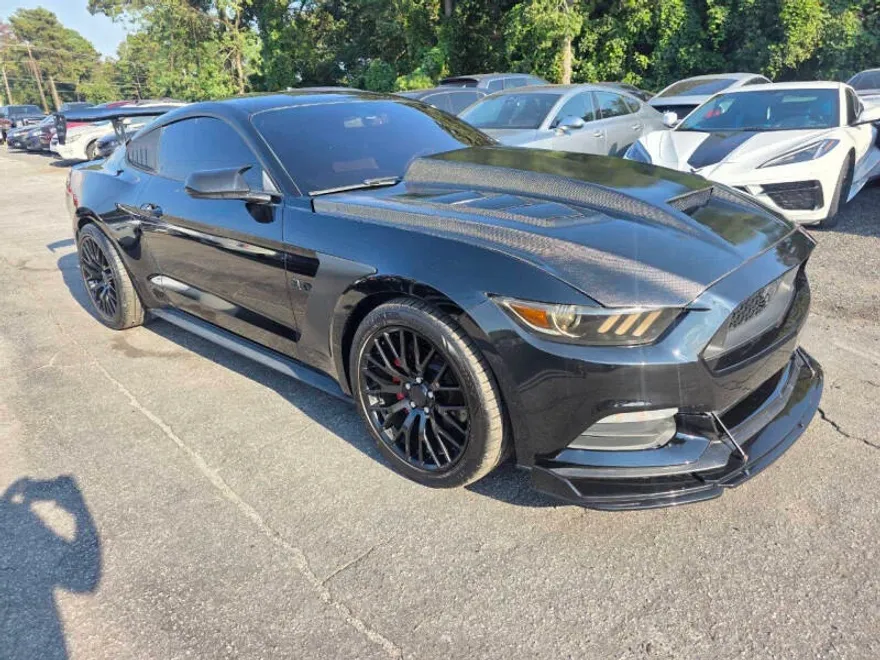 2015 Ford Mustang V6 photo 1