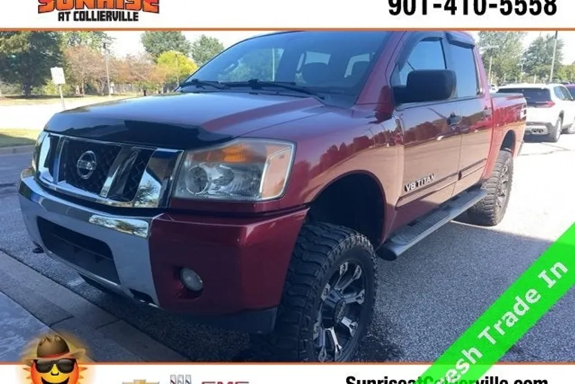 2013 Nissan Titan SV photo 1
