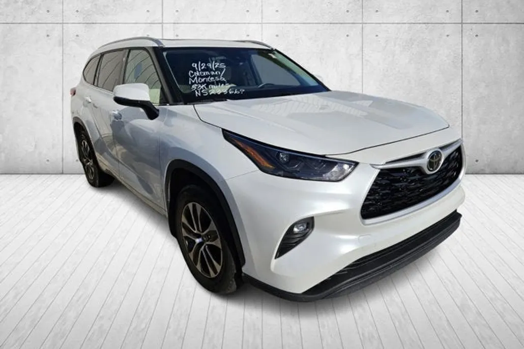 2022 Toyota Highlander XLE photo 1